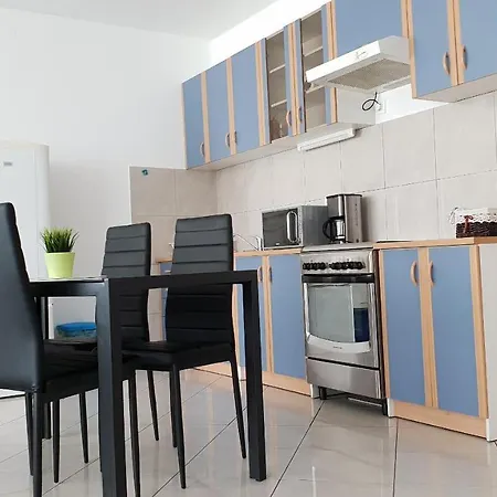 Paradiso Apartment *
